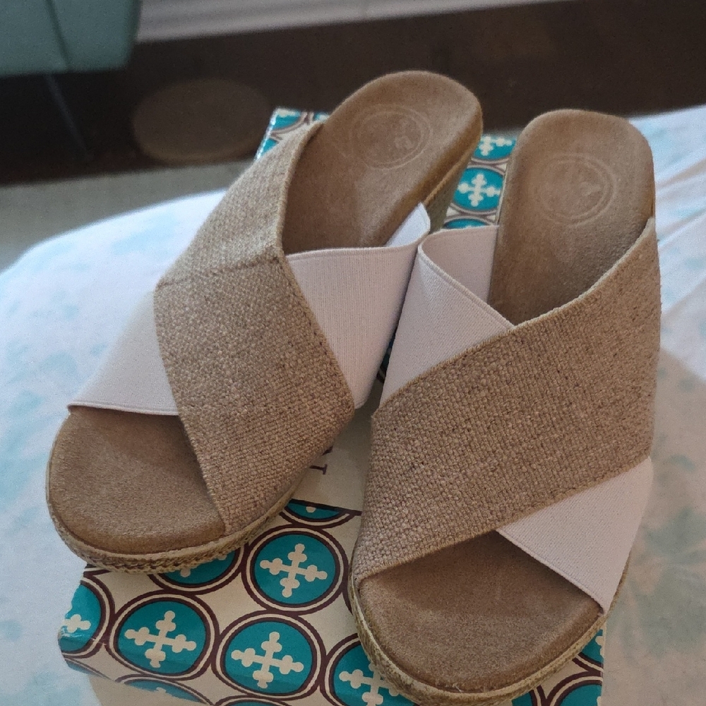 CHARLESTON SHOE CO. Tan and White Mules